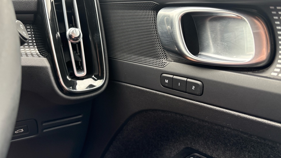 Volvo XC40 300kW Recharge Twin Plus 78kWh 5dr AWD Auto Electric Estate - Image 36