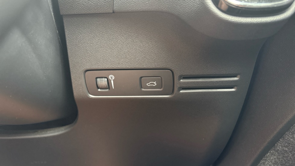 Volvo XC40 300kW Recharge Twin Plus 78kWh 5dr AWD Auto Electric Estate - Image 37