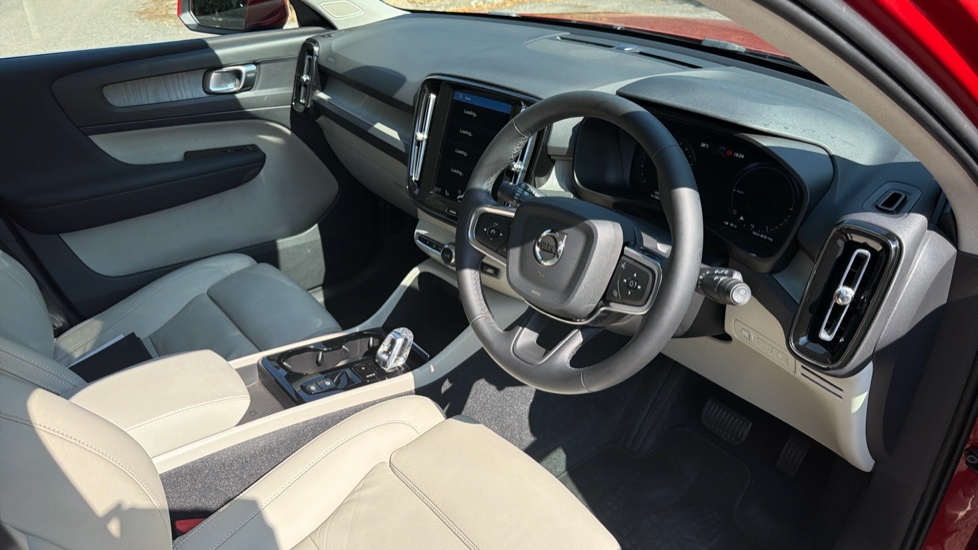 Volvo XC40 1.5 T5 Recharge PHEV Inscription Pro 5dr Auto Estate - Image 4