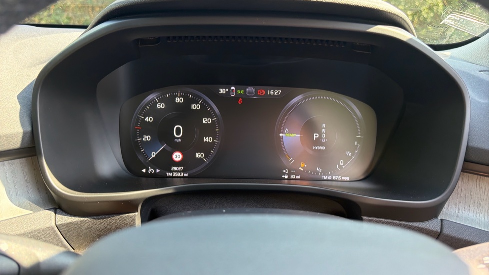 Volvo XC40 1.5 T5 Recharge PHEV Inscription Pro 5dr Auto Estate - Image 11