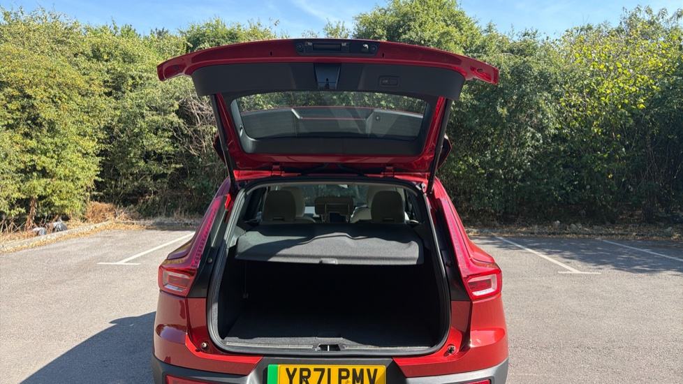 Volvo XC40 1.5 T5 Recharge PHEV Inscription Pro 5dr Auto Estate - Image 13