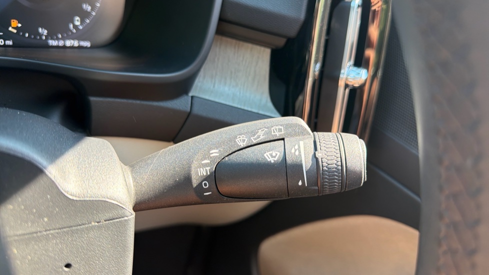 Volvo XC40 1.5 T5 Recharge PHEV Inscription Pro 5dr Auto Estate - Image 19