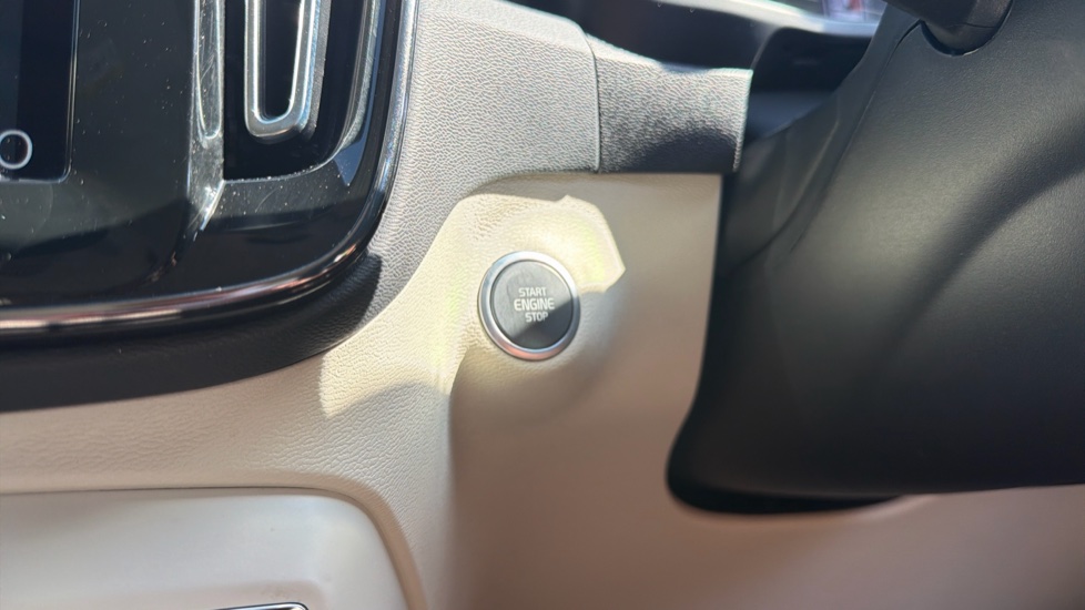 Volvo XC40 1.5 T5 Recharge PHEV Inscription Pro 5dr Auto Estate - Image 26