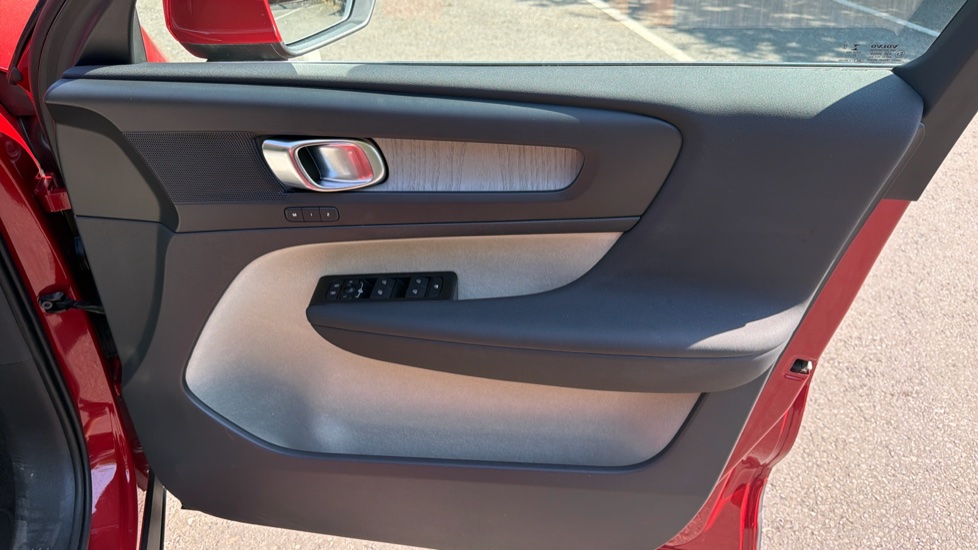 Volvo XC40 1.5 T5 Recharge PHEV Inscription Pro 5dr Auto Estate - Image 28