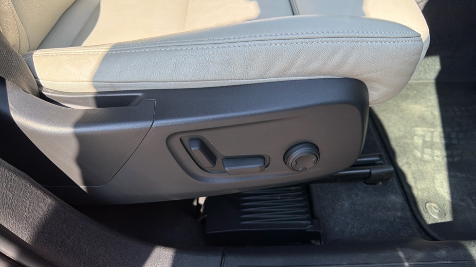 Volvo XC40 1.5 T5 Recharge PHEV Inscription Pro 5dr Auto Estate - Image 29