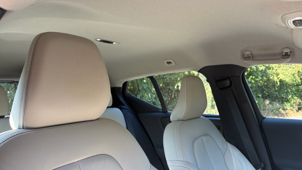 Volvo XC40 1.5 T5 Recharge PHEV Inscription Pro 5dr Auto Estate - Image 30