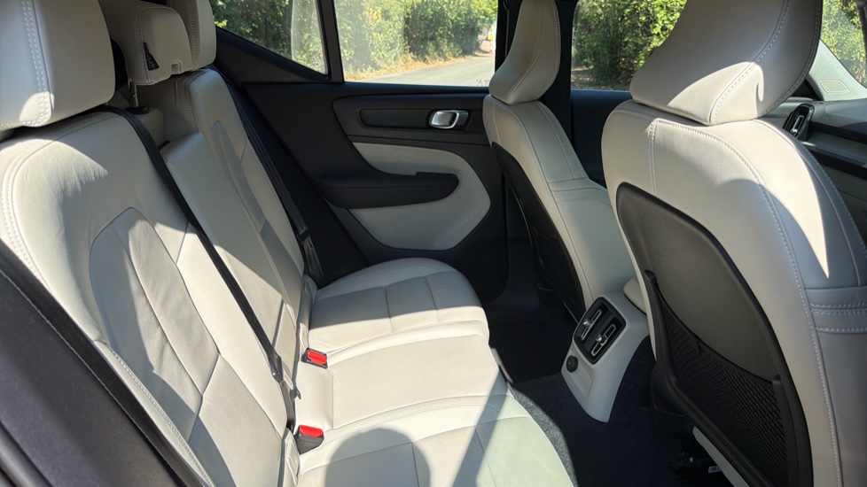Volvo XC40 1.5 T5 Recharge PHEV Inscription Pro 5dr Auto Estate - Image 32