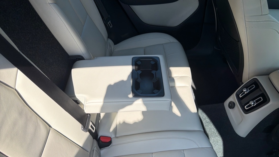 Volvo XC40 1.5 T5 Recharge PHEV Inscription Pro 5dr Auto Estate - Image 33