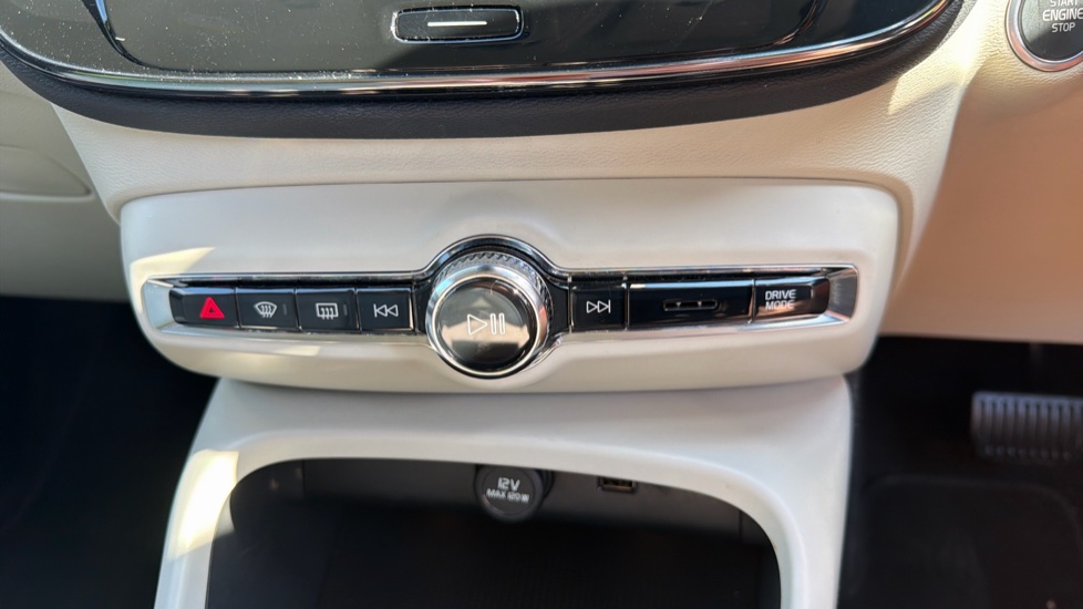 Volvo XC40 1.5 T5 Recharge PHEV Inscription Pro 5dr Auto Estate - Image 36