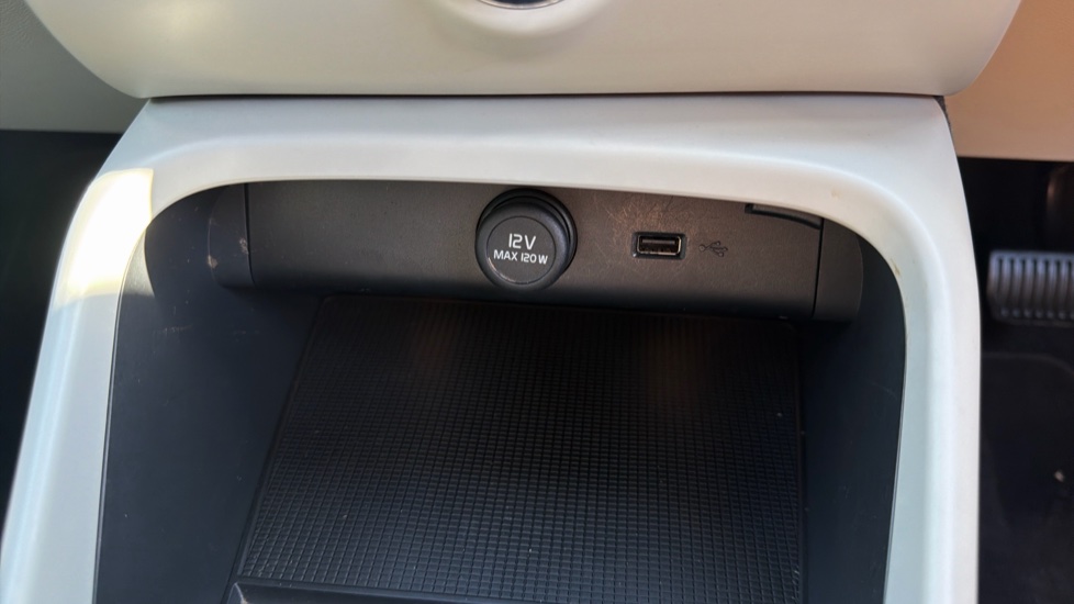 Volvo XC40 1.5 T5 Recharge PHEV Inscription Pro 5dr Auto Estate - Image 37