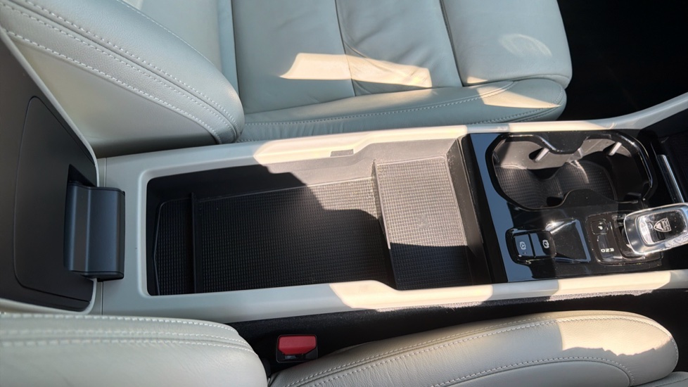 Volvo XC40 1.5 T5 Recharge PHEV Inscription Pro 5dr Auto Estate - Image 39