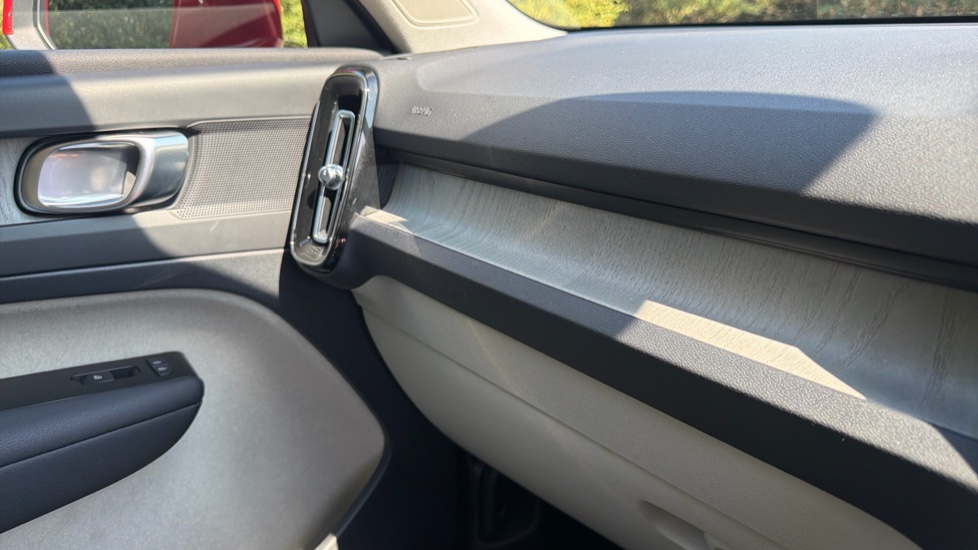 Volvo XC40 1.5 T5 Recharge PHEV Inscription Pro 5dr Auto Estate - Image 40