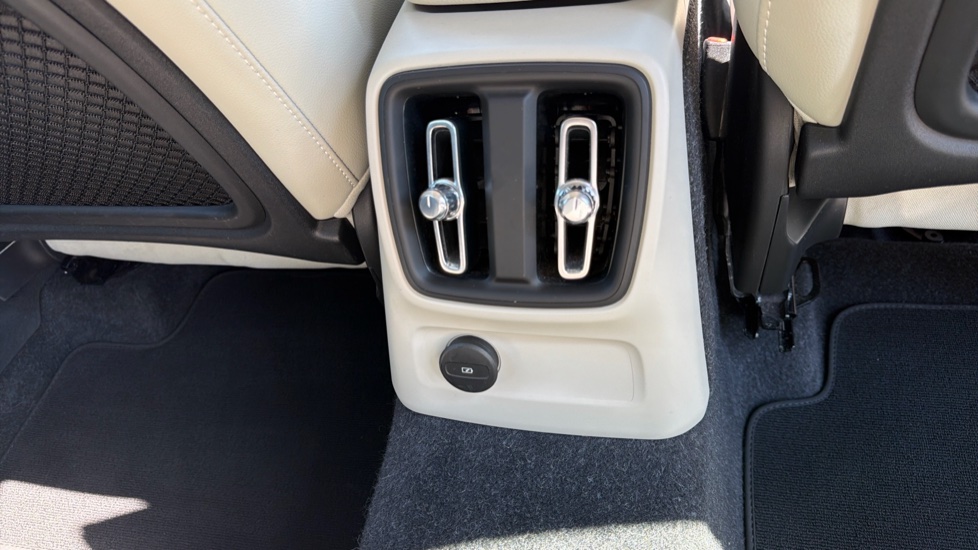 Volvo XC40 1.5 T5 Recharge PHEV Inscription Pro 5dr Auto Estate - Image 56