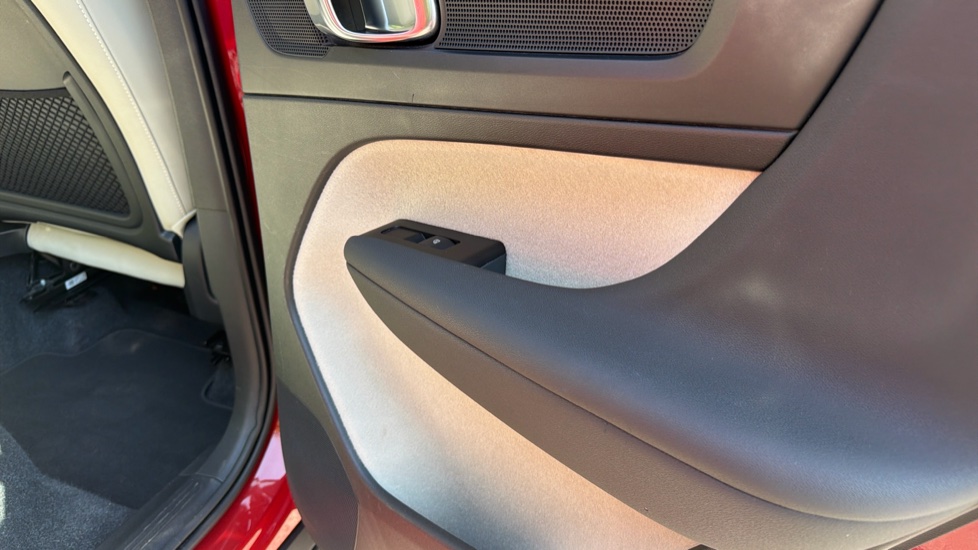 Volvo XC40 1.5 T5 Recharge PHEV Inscription Pro 5dr Auto Estate - Image 58