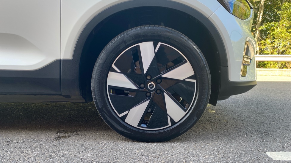Volvo XC40 300kW Recharge Twin Core 82kWh 5dr AWD Auto Electric Estate - Image 9