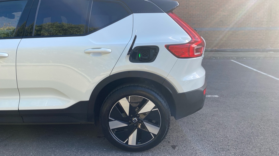 Volvo XC40 300kW Recharge Twin Core 82kWh 5dr AWD Auto Electric Estate - Image 16
