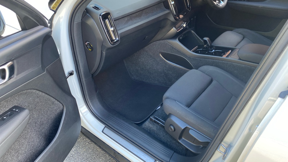Volvo XC40 300kW Recharge Twin Core 82kWh 5dr AWD Auto Electric Estate - Image 24