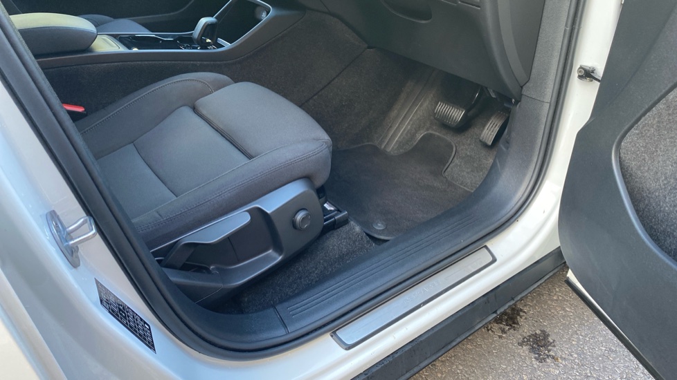 Volvo XC40 300kW Recharge Twin Core 82kWh 5dr AWD Auto Electric Estate - Image 26