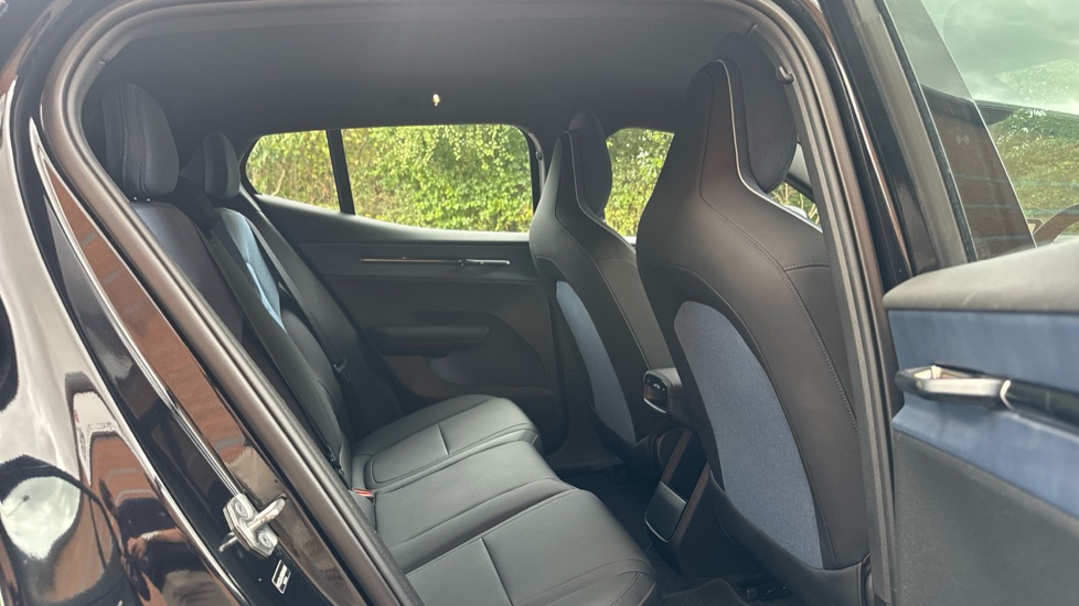 Volvo EX30 200kW SM Extended Range Plus 69kWh 5dr Auto Electric Estate - Image 6