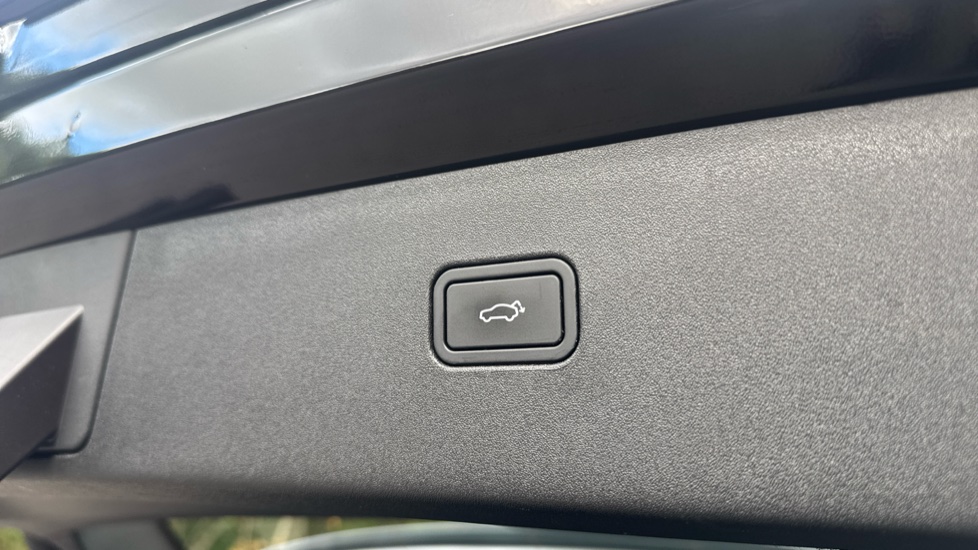 Volvo EX30 200kW SM Extended Range Plus 69kWh 5dr Auto Electric Estate - Image 15