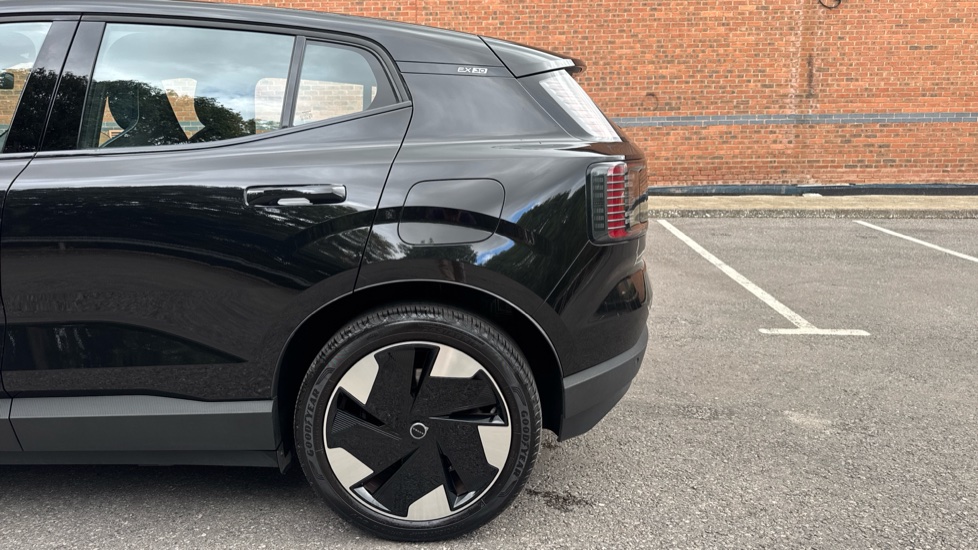 Volvo EX30 200kW SM Extended Range Plus 69kWh 5dr Auto Electric Estate - Image 18