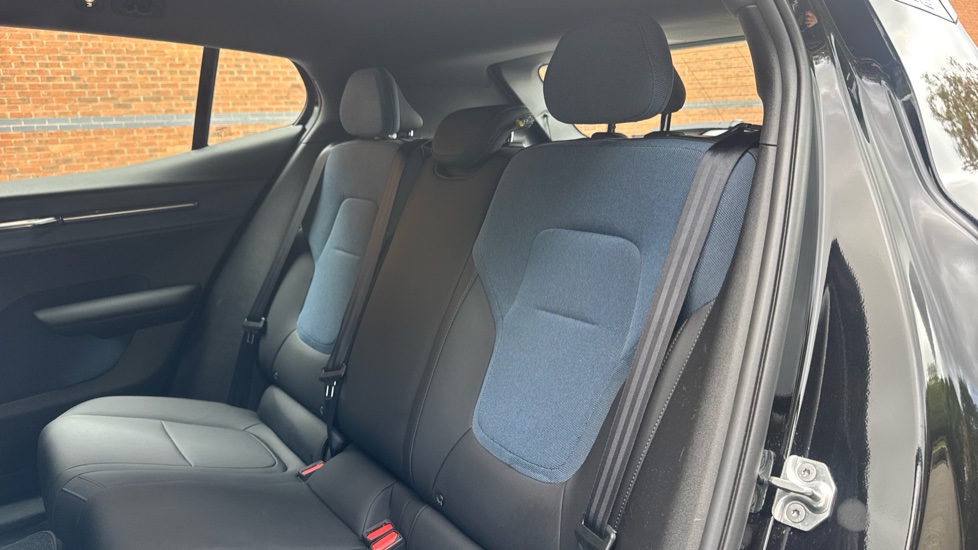 Volvo EX30 200kW SM Extended Range Plus 69kWh 5dr Auto Electric Estate - Image 20