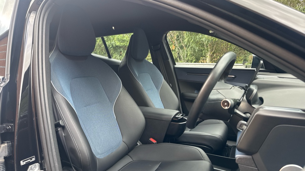 Volvo EX30 200kW SM Extended Range Plus 69kWh 5dr Auto Electric Estate - Image 30