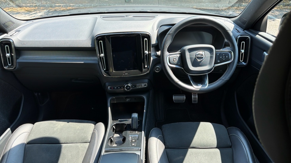 Volvo XC40 2.0 D3 R DESIGN Pro 5dr AWD Geartronic Diesel Estate - Image 5