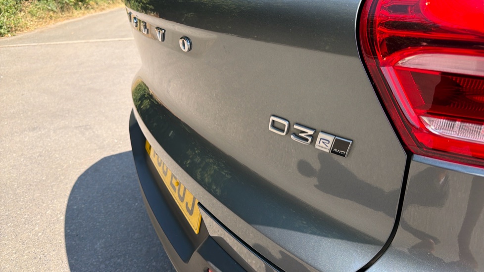 Volvo XC40 2.0 D3 R DESIGN Pro 5dr AWD Geartronic Diesel Estate - Image 56