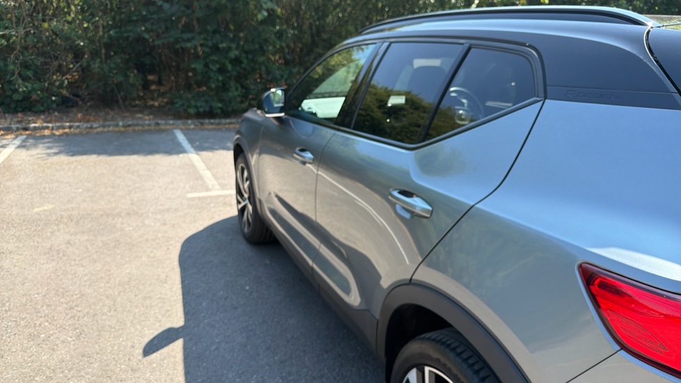 Volvo XC40 2.0 D3 R DESIGN Pro 5dr AWD Geartronic Diesel Estate - Image 60