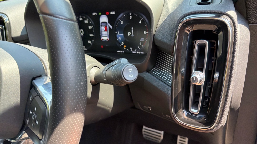 Volvo XC40 2.0 D3 R DESIGN Pro 5dr AWD Geartronic Diesel Estate - Image 65