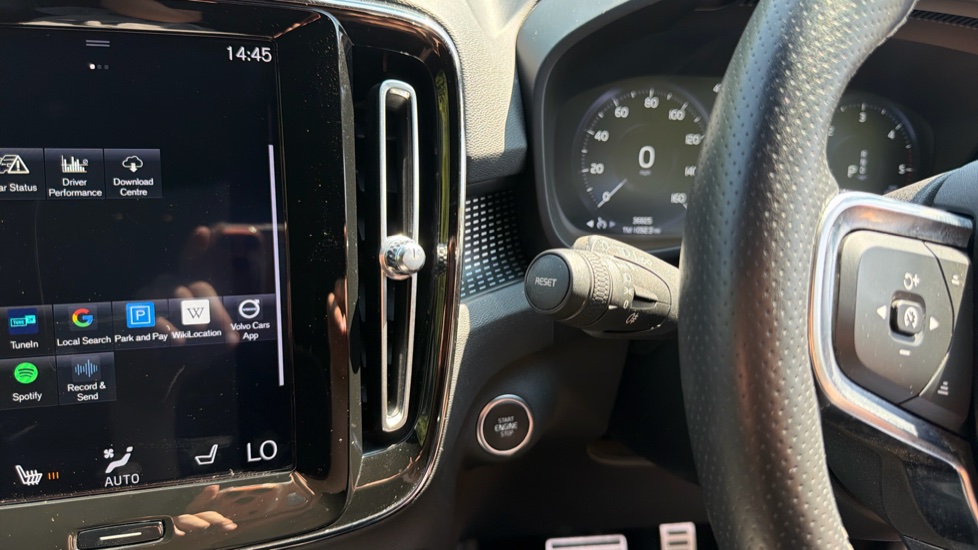 Volvo XC40 2.0 D3 R DESIGN Pro 5dr AWD Geartronic Diesel Estate - Image 66