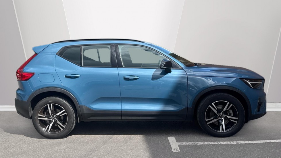 Volvo XC40 2.0 B3P Plus Dark 5dr Auto Petrol Estate - Image 3