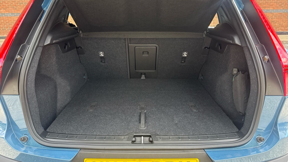 Volvo XC40 2.0 B3P Plus Dark 5dr Auto Petrol Estate - Image 13