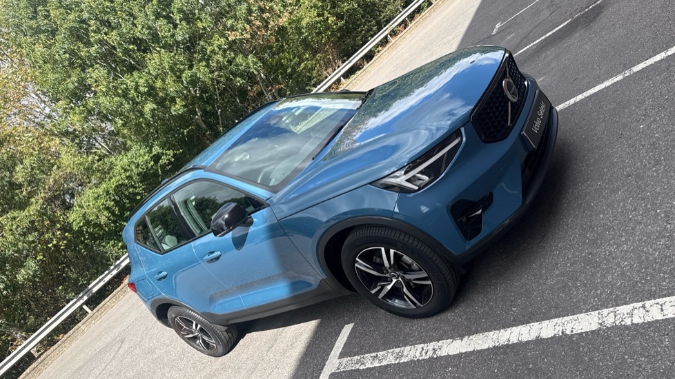 Volvo XC40 2.0 B3P Plus Dark 5dr Auto Petrol Estate - Image 16