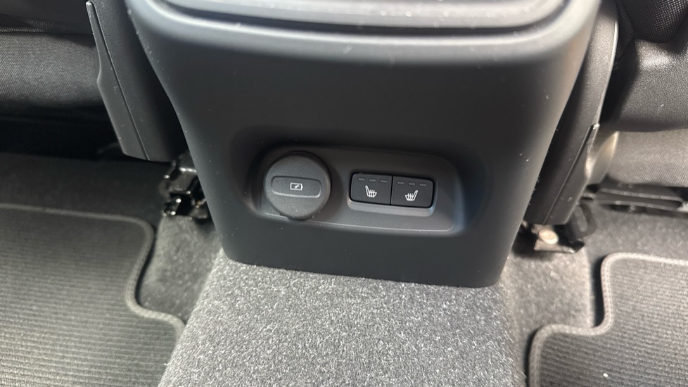 Volvo XC40 2.0 B3P Plus Dark 5dr Auto Petrol Estate - Image 18