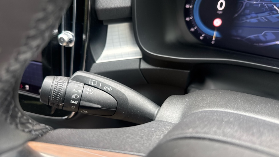 Volvo XC40 2.0 B3P Plus Dark 5dr Auto Petrol Estate - Image 34