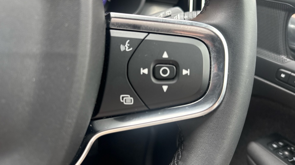Volvo XC40 2.0 B3P Plus Dark 5dr Auto Petrol Estate - Image 35