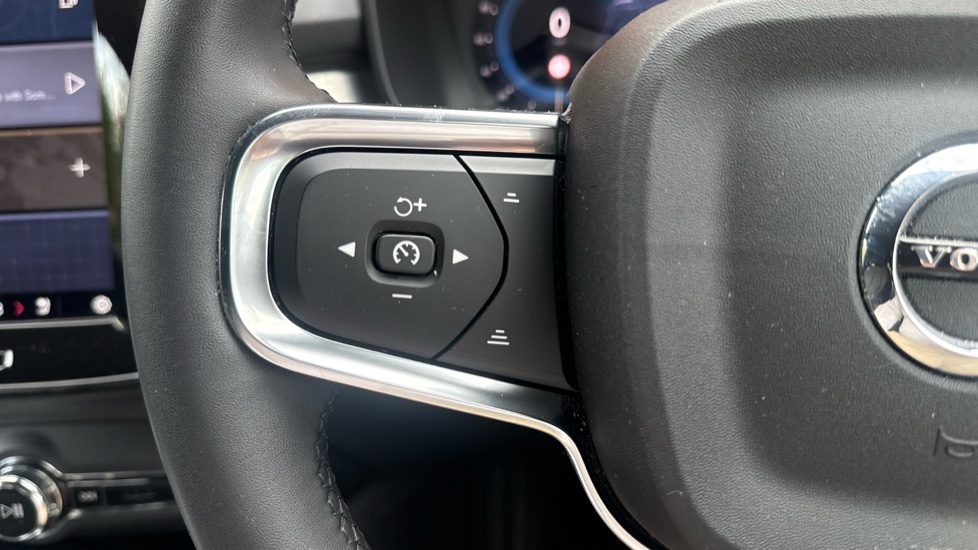 Volvo XC40 2.0 B3P Plus Dark 5dr Auto Petrol Estate - Image 36