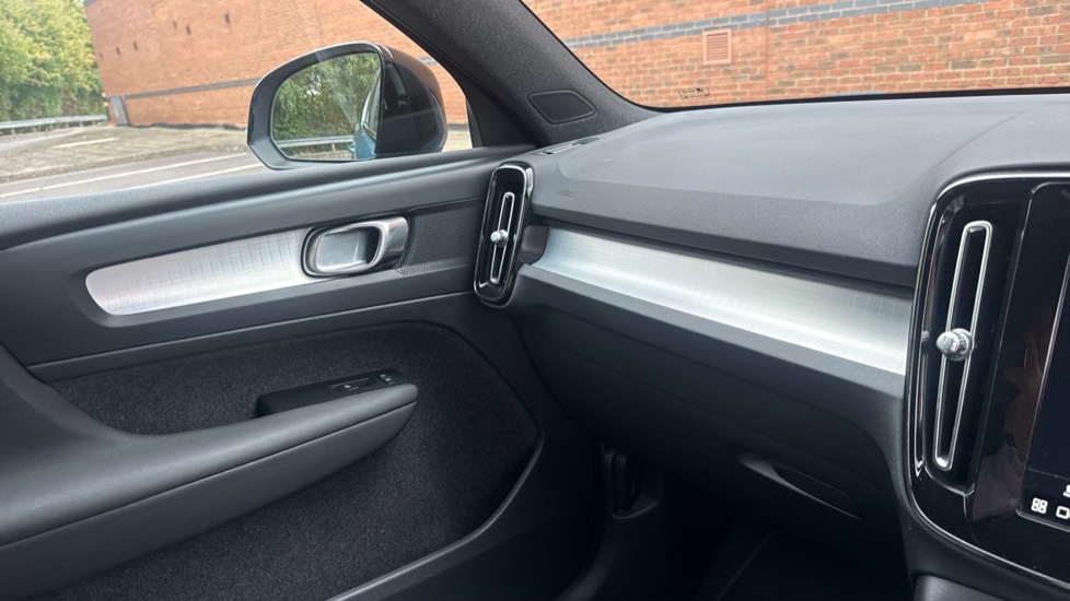 Volvo XC40 2.0 B3P Plus Dark 5dr Auto Petrol Estate - Image 48