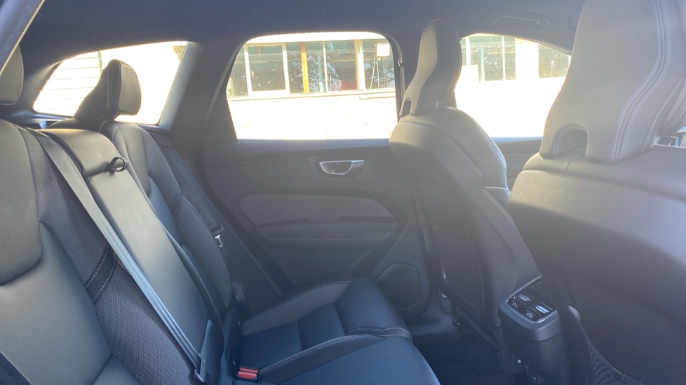 Volvo XC60 2.0 B5P Plus Dark 5dr AWD Geartronic Petrol Estate - Image 6