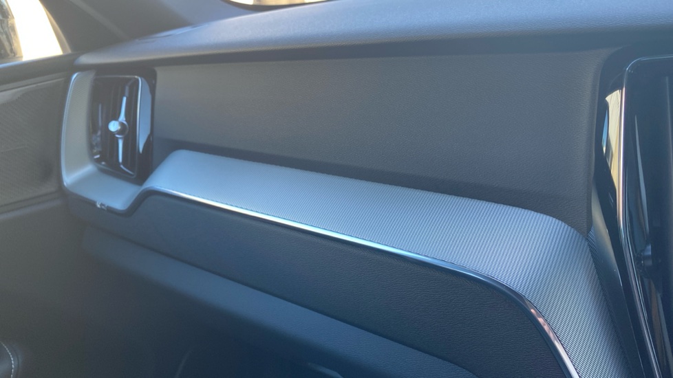 Volvo XC60 2.0 B5P Plus Dark 5dr AWD Geartronic Petrol Estate - Image 31