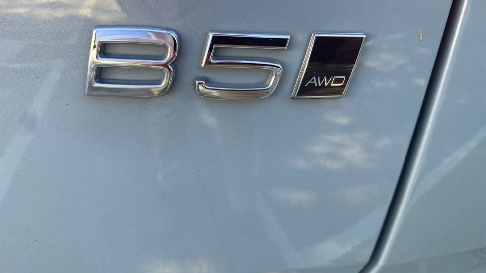Volvo XC60 2.0 B5P Plus Dark 5dr AWD Geartronic Petrol Estate - Image 45