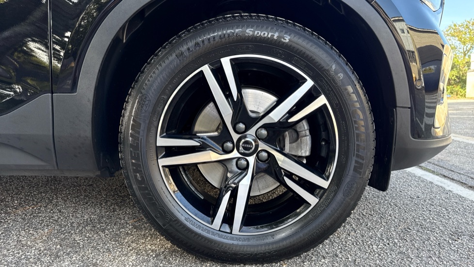 Volvo XC40 2.0 B3P Plus Dark 5dr Auto Petrol Estate - Image 9