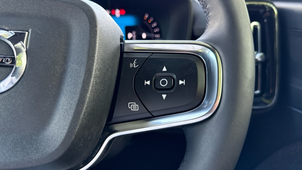 Volvo XC40 2.0 B3P Plus Dark 5dr Auto Petrol Estate - Image 21