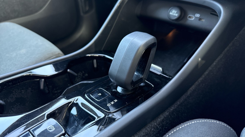 Volvo XC40 2.0 B3P Plus Dark 5dr Auto Petrol Estate - Image 25