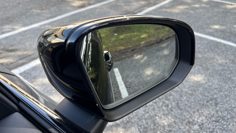 Volvo XC40 2.0 B3P Plus Dark 5dr Auto Petrol Estate - Image 31