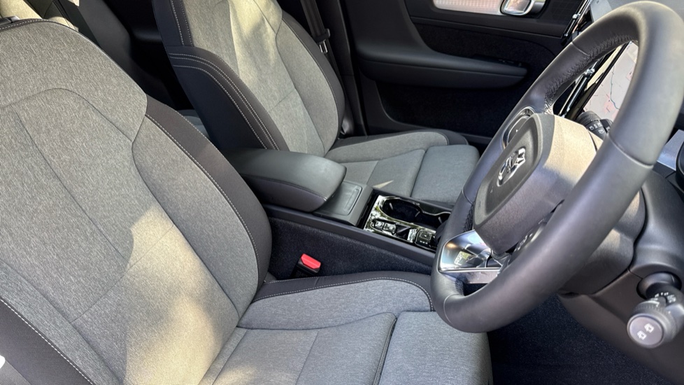 Volvo XC40 2.0 B3P Plus Dark 5dr Auto Petrol Estate - Image 35