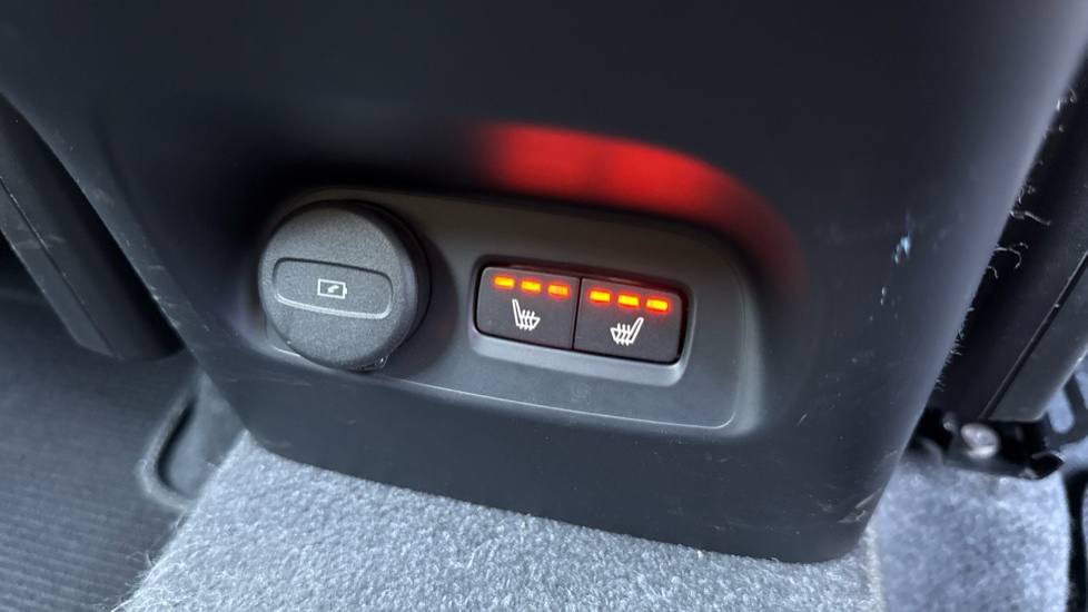 Volvo XC40 2.0 B3P Plus Dark 5dr Auto Petrol Estate - Image 36
