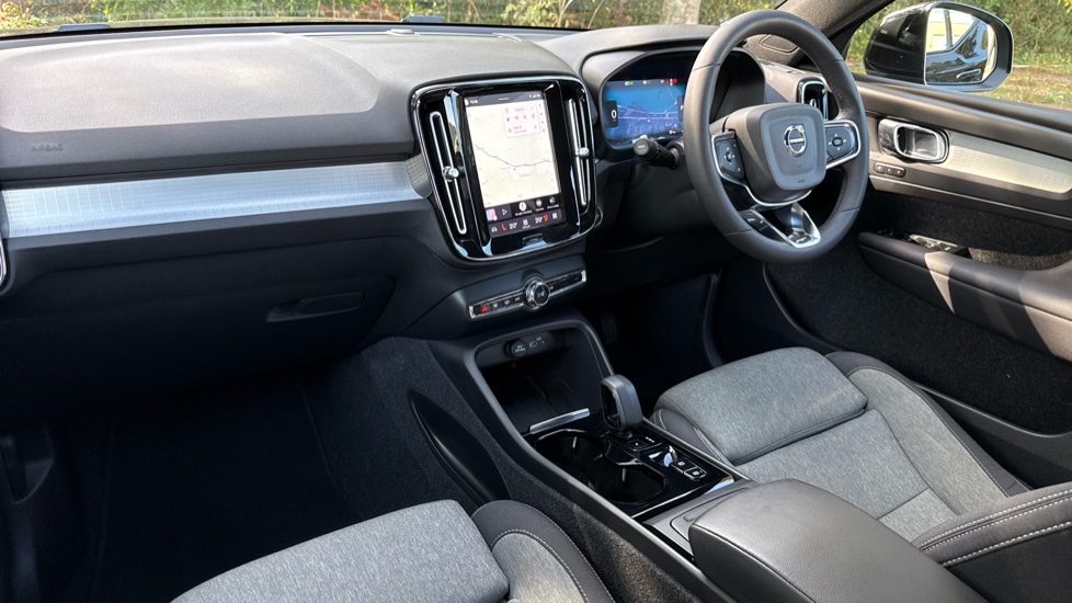 Volvo XC40 2.0 B3P Plus Dark 5dr Auto Petrol Estate - Image 38